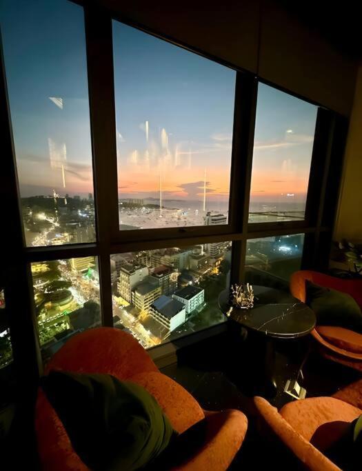 In Downtown And Rooftop Pool In Apartment *