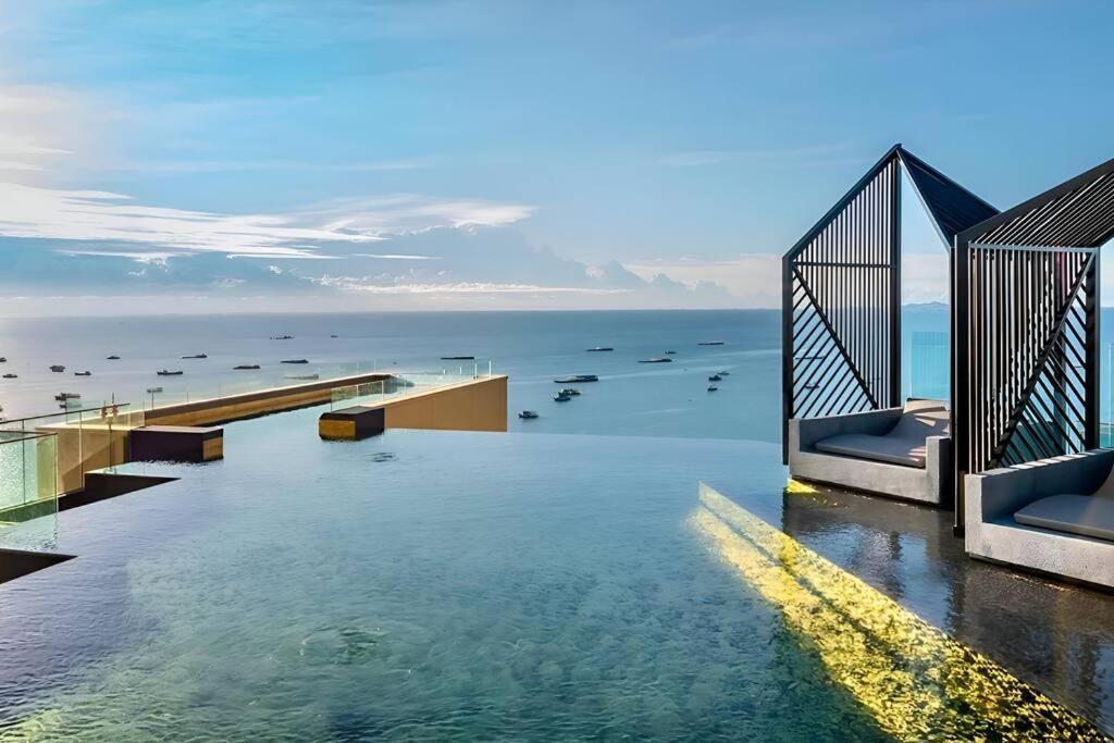In Downtown And Rooftop Pool In Appartement *