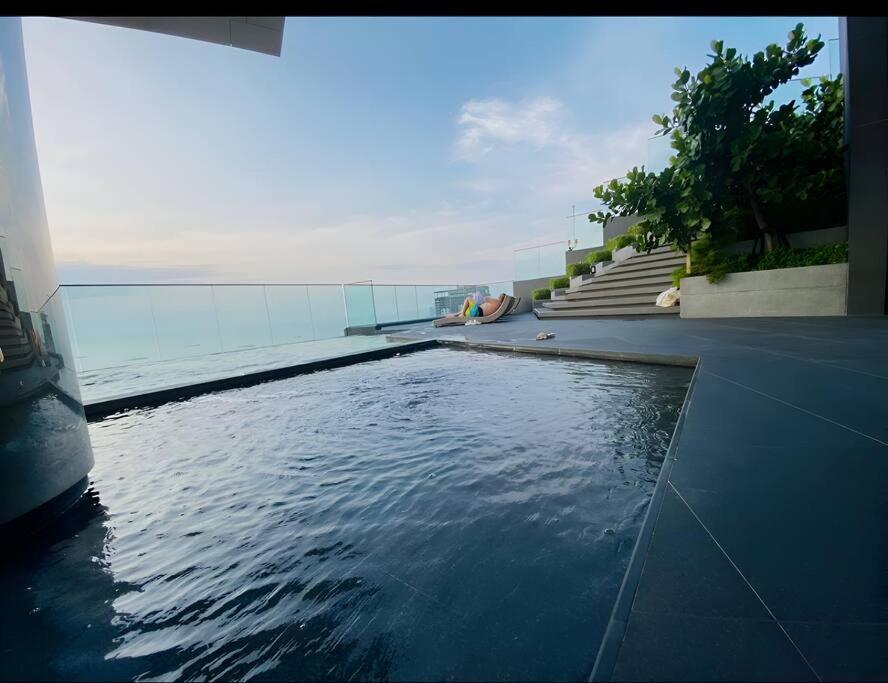 In Downtown And Rooftop Pool In Appartement *
