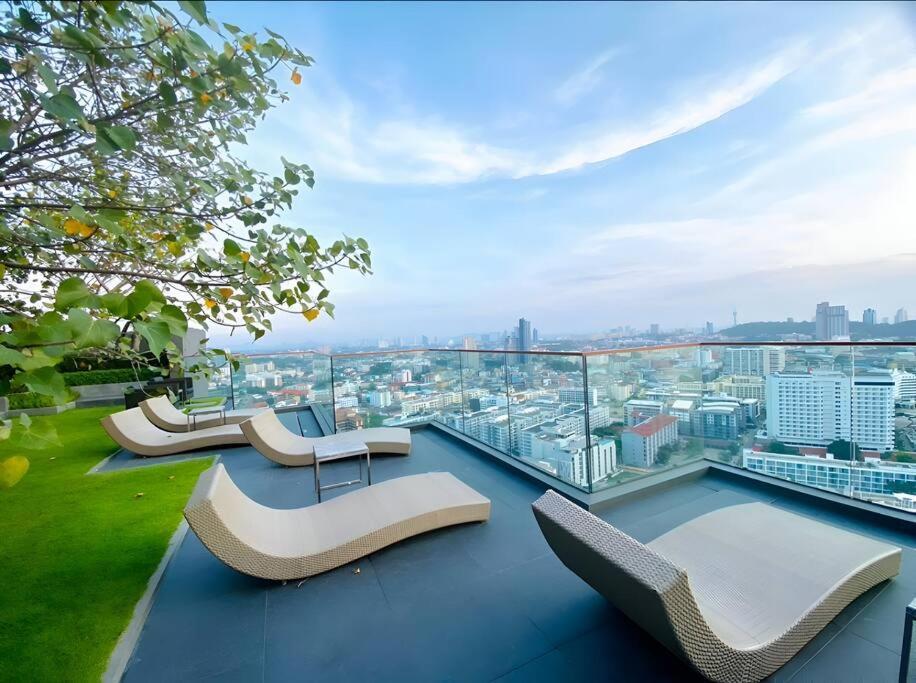 In Downtown And Rooftop Pool In Appartement Pattaya